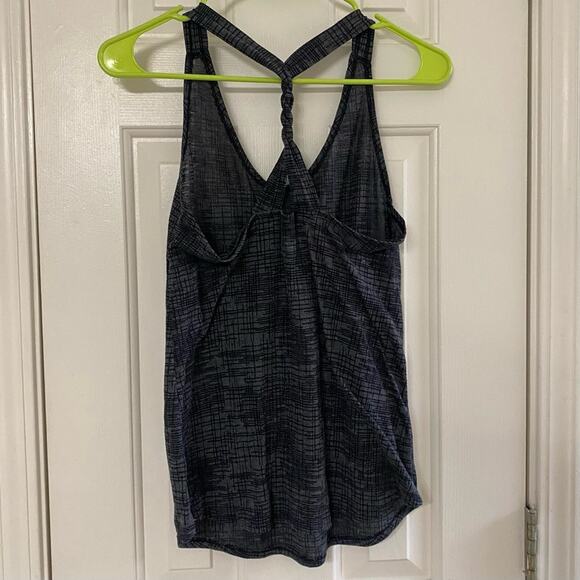 UNDER ARMOUR • Gray Racerback Workout Athletic Tank Top - Picture 4 of 5